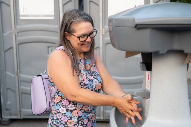 Best Porta potty delivery and setup  in Fort Thompson, SD